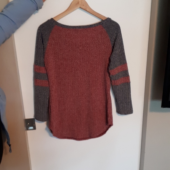 Heathered red/grey long sleeve - Picture 2 of 2